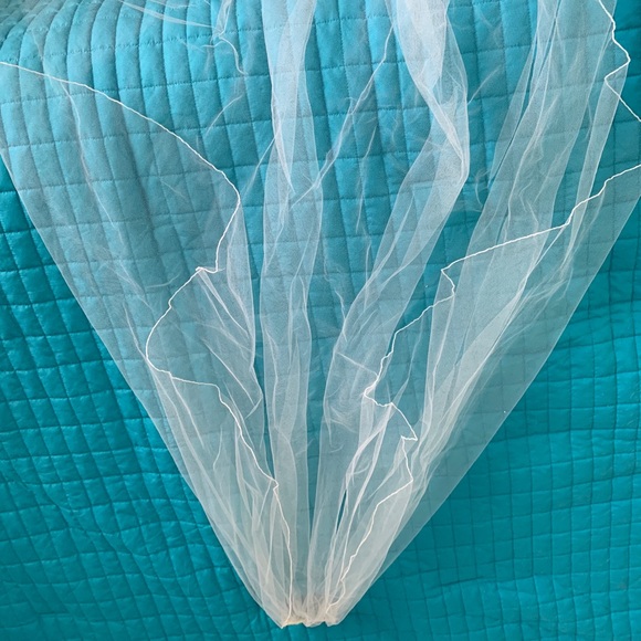 Wedding dress - Picture 7 of 8